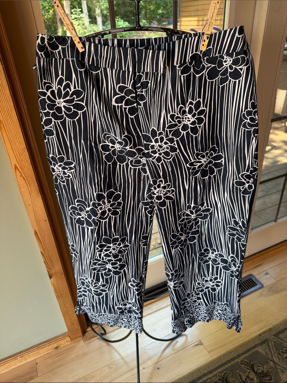 Wlli Smith Orchid Stretch Black and White Floral Wide-Leg Sz 8 Pants
